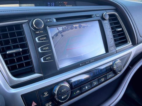 Used 2019 Toyota Highlander XLE image 22