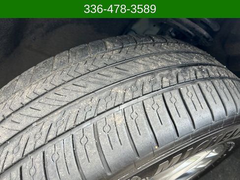 Used 2022 Buick Enclave Avenir w/ Avenir Technology Package AWD/4WD image 28