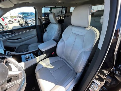 Used 2021 Jeep Grand Cherokee L Overland w/ Luxury Tech Group IV image 30