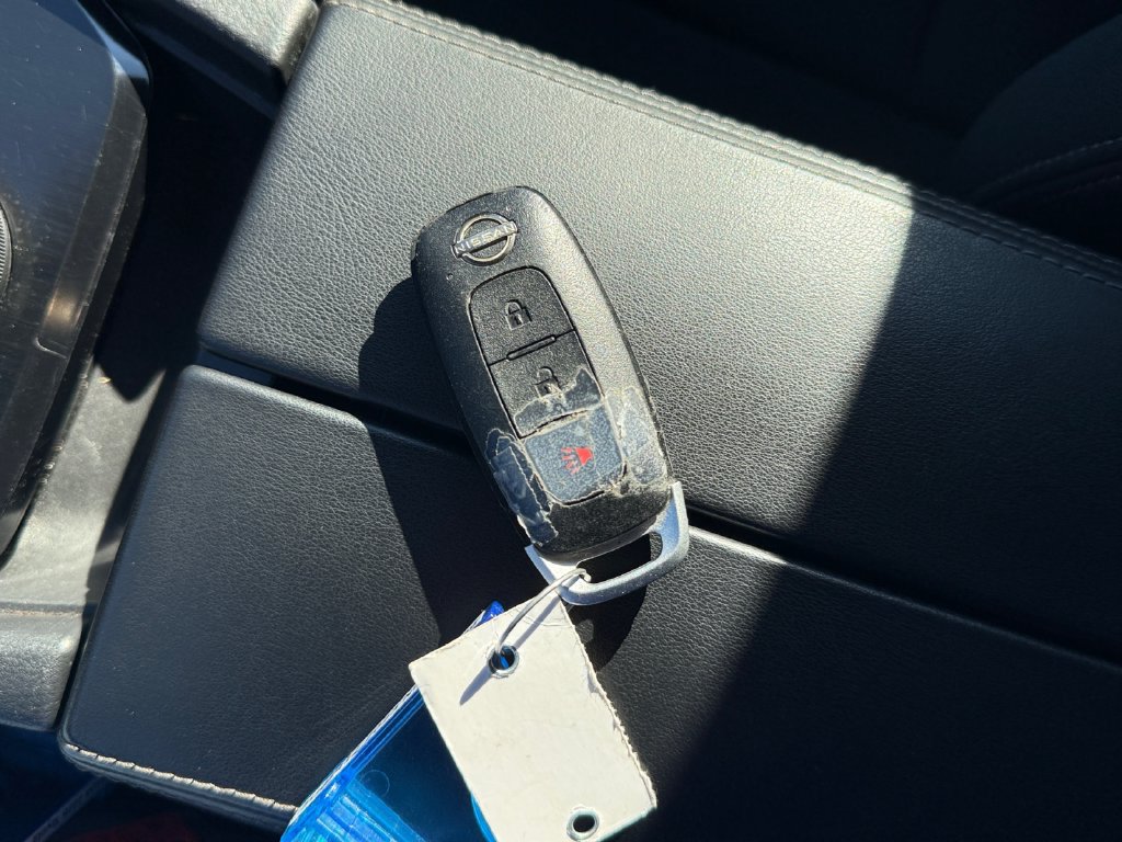 Used 2023 Nissan Rogue S AWD/4WD image 31