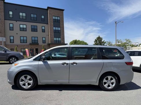 Used 2016 Toyota Sienna L FWD image 4