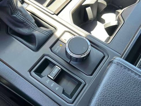 Used 2022 Toyota Tundra SR5 w/ SR5 Convenience Package AWD/4WD image 13