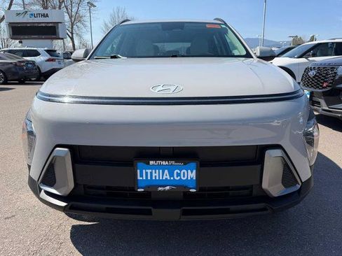 Used 2025 Hyundai Kona SEL image 2