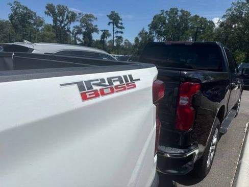 Used 2023 Chevrolet Silverado 1500 LT Trail Boss w/ Convenience Package II AWD/4WD image 4