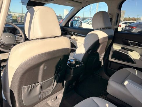 New 2025 Kia Telluride S image 30