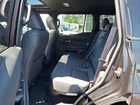 Used 2025 Lexus GX 550 w/ Accessory Package (2T) AWD/4WD image 10