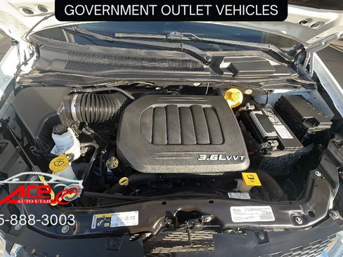 Used 2017 Dodge Grand Caravan SE w/ UConnect Hands-Free Group image 15