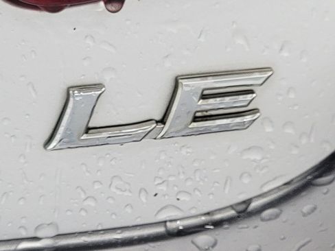 Used 2010 Toyota Camry LE FWD image 10