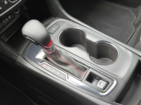 Used 2022 Chevrolet Equinox RS w/ RS Leather Package FWD image 21
