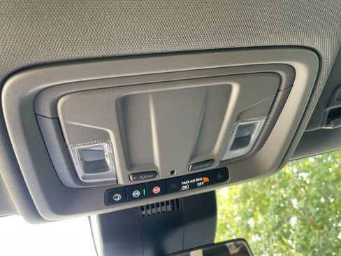 Used 2022 Chevrolet Silverado 1500 Custom image 45