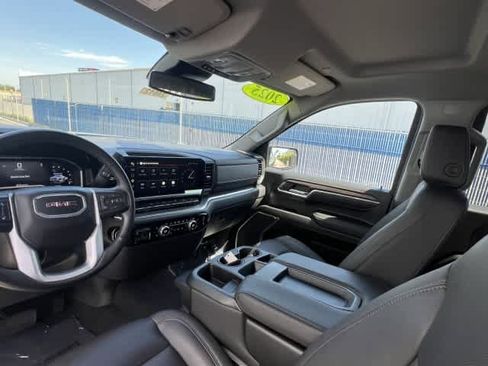 Used 2025 GMC Sierra 1500 SLT AWD/4WD image 17