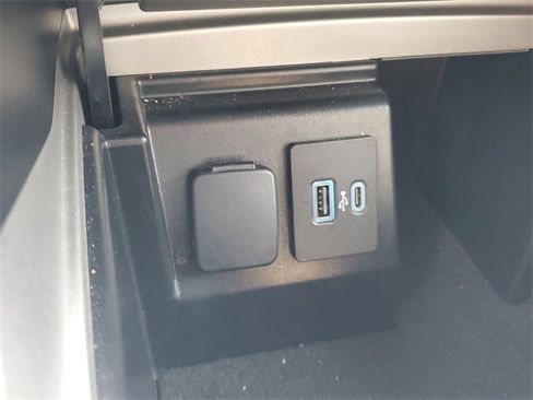 Used 2023 Ford Explorer XLT w/ Equipment Group 202A image 31