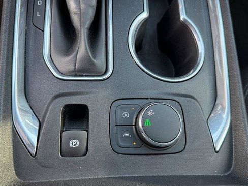 Used 2023 Chevrolet Traverse LT image 31