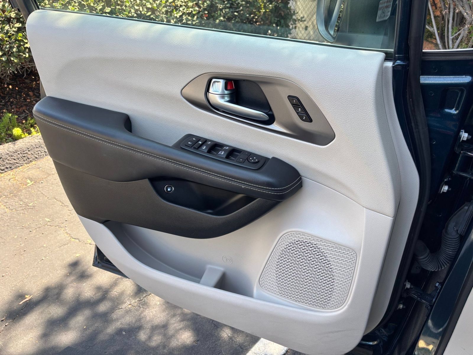 Used 2023 Chrysler Pacifica Touring-L FWD image 18