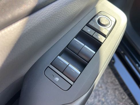 Used 2024 Toyota Prius XLE AWD/4WD image 11