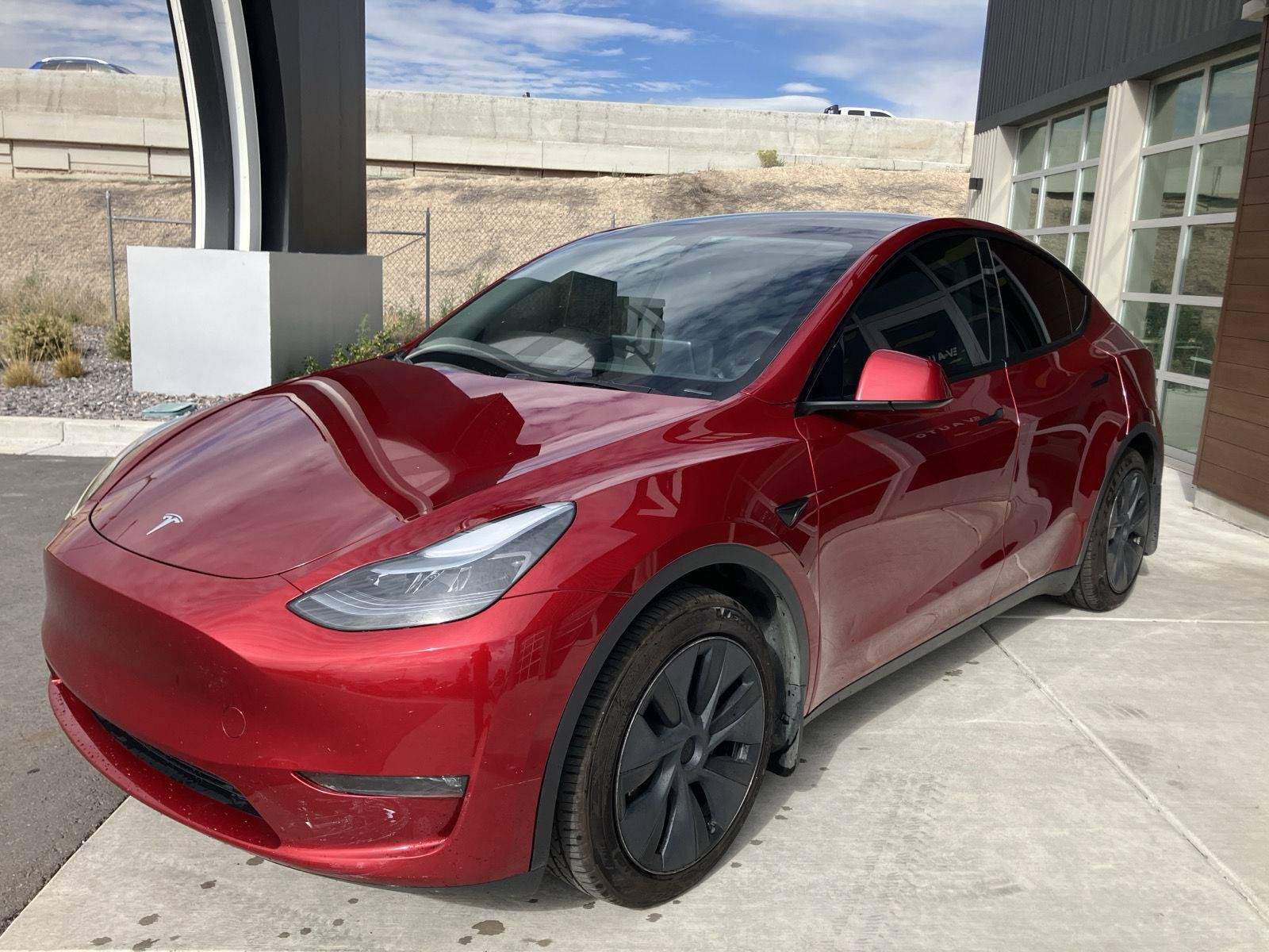 Used 2024 Tesla Model Y Long Range AWD/4WD image 4