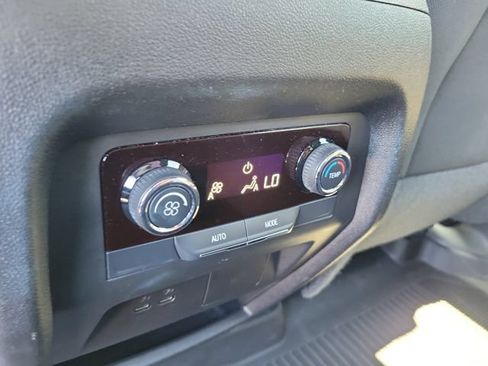 Certified 2025 Chevrolet Traverse LT FWD image 17