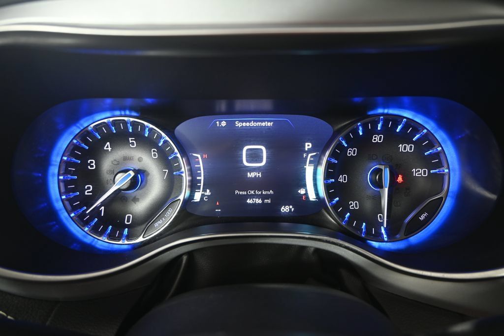 Used 2025 Chrysler Pacifica Limited FWD image 27