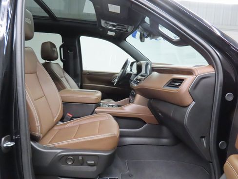 Used 2024 Chevrolet Suburban High Country image 35