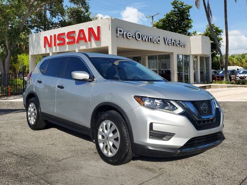 Certified 2019 Nissan Rogue S image 3