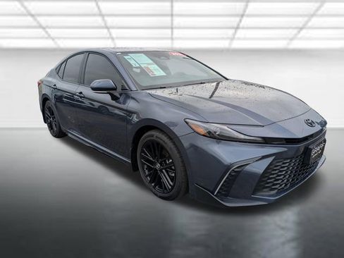 Used 2026 Toyota Camry SE FWD image 1