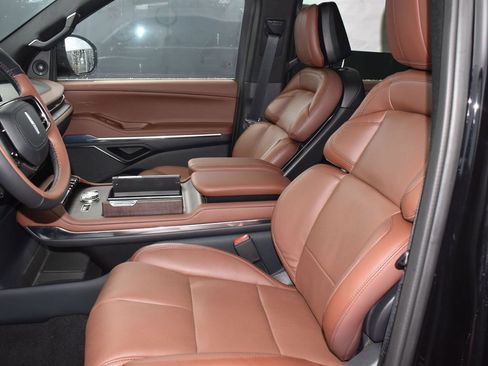 New 2026 Lincoln Navigator L Reserve image 10