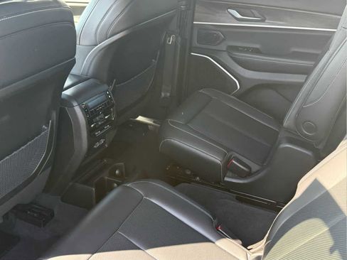 Used 2021 Jeep Grand Cherokee L Limited w/ Luxury Tech Group II image 9