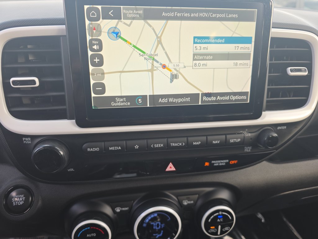 Used 2024 Hyundai Venue Limited FWD image 18