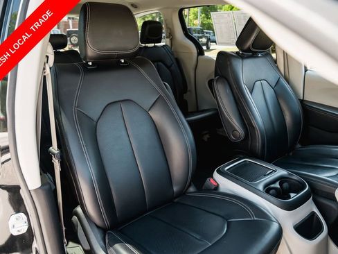 Used 2023 Chrysler Pacifica Touring-L FWD image 29