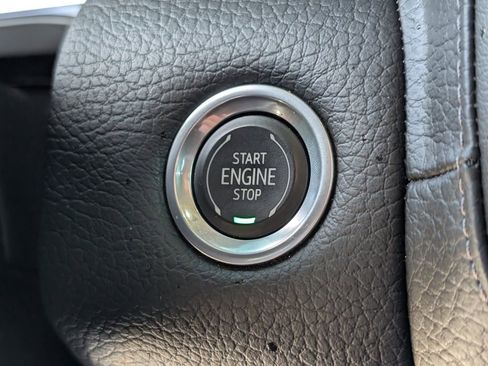 Used 2023 GMC Yukon XL Denali AWD/4WD image 31