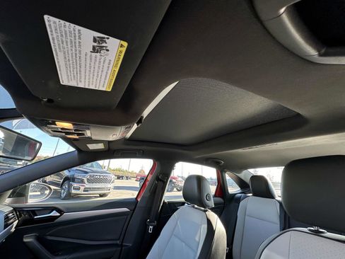 Used 2021 Volkswagen Jetta R-Line image 33