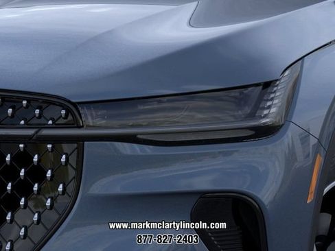 New 2026 Lincoln Nautilus Premier AWD/4WD image 18