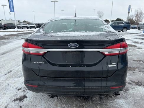 Used 2018 Ford Fusion SE w/ Fusion SE Technology Package image 8