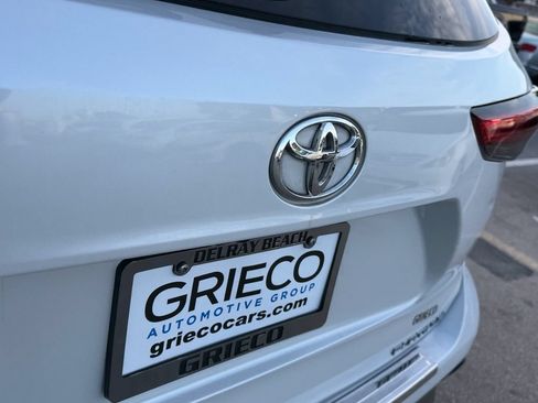 Used 2022 Toyota Highlander Platinum FWD image 16