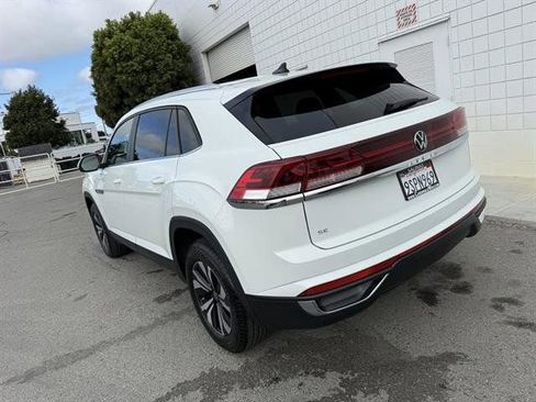 Certified 2025 Volkswagen Atlas Cross Sport SE image 4