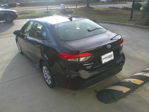 Used 2024 Toyota Corolla LE image 12