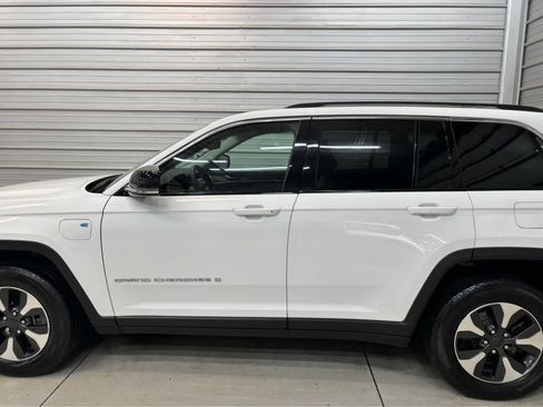 Used 2023 Jeep Grand Cherokee 4WD 4xe image 7