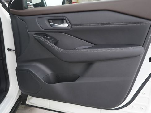 Used 2022 Nissan Rogue SV w/ SV Premium Package image 9