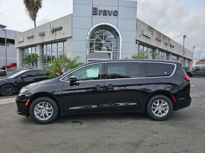 New 2026 Chrysler Pacifica Select