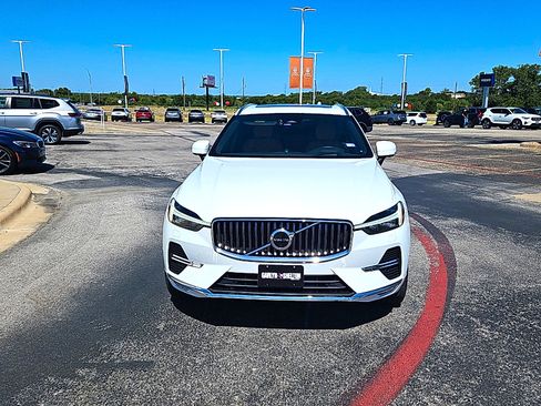 Used 2023 Volvo XC60 B5 Ultimate w/ Climate Package FWD image 2