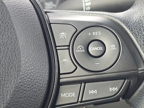 Used 2024 Toyota Corolla Cross L image 11