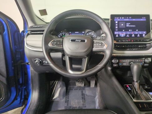 Used 2022 Jeep Compass Limited image 16