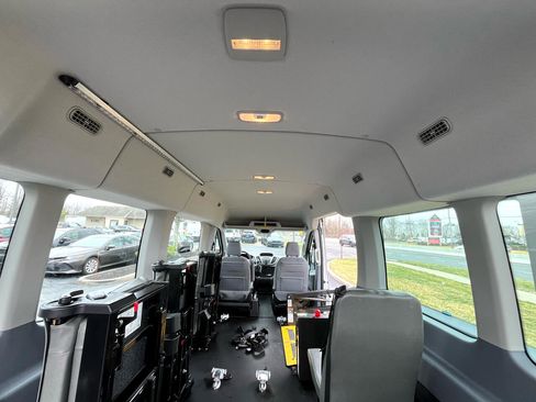 Used 2018 Ford Transit 350 XL image 36