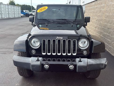 Used 2016 Jeep Wrangler Unlimited Sahara AWD/4WD image 37