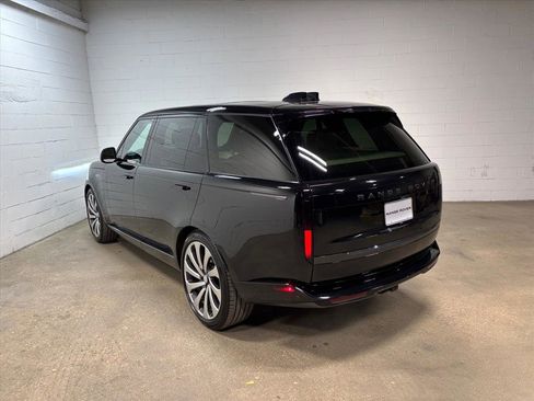 Used 2025 Land Rover Range Rover Long Wheelbase Autobiography image 9