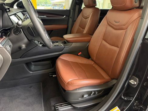 Used 2023 Cadillac XT5 Premium Luxury FWD image 11