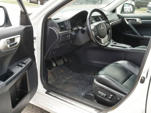 Used 2017 Lexus CT 200h w/ Seat Comfort Package FWD image 12