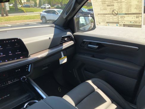 New 2026 Chevrolet Suburban LT w/ Comfort Package AWD/4WD image 16