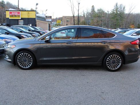 Used 2017 Ford Fusion SE w/ Fusion SE Technology Package image 12