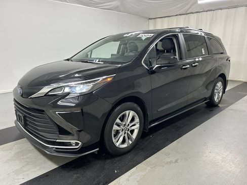 Used 2024 Toyota Sienna XLE w/ XLE Plus Package AWD/4WD image 5
